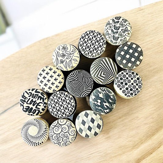 Elegant Black and White Patterned Macarons – Custom Flavors and Colors - Macaron Centrale6 PackBlack - Black